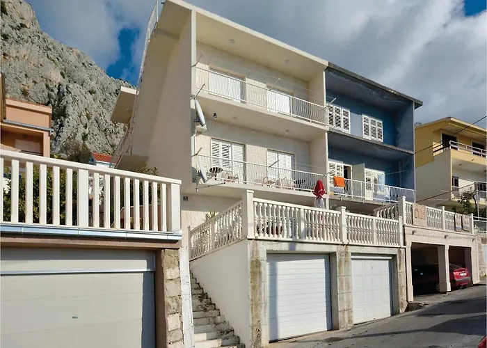 Lovely Apartment In Omis With Kitchen