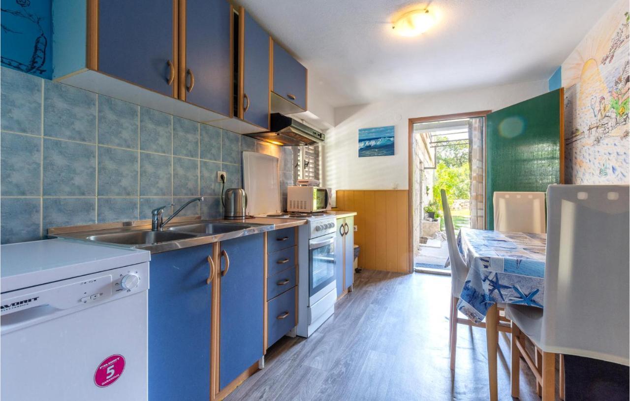 Lovely In With Kitchen *