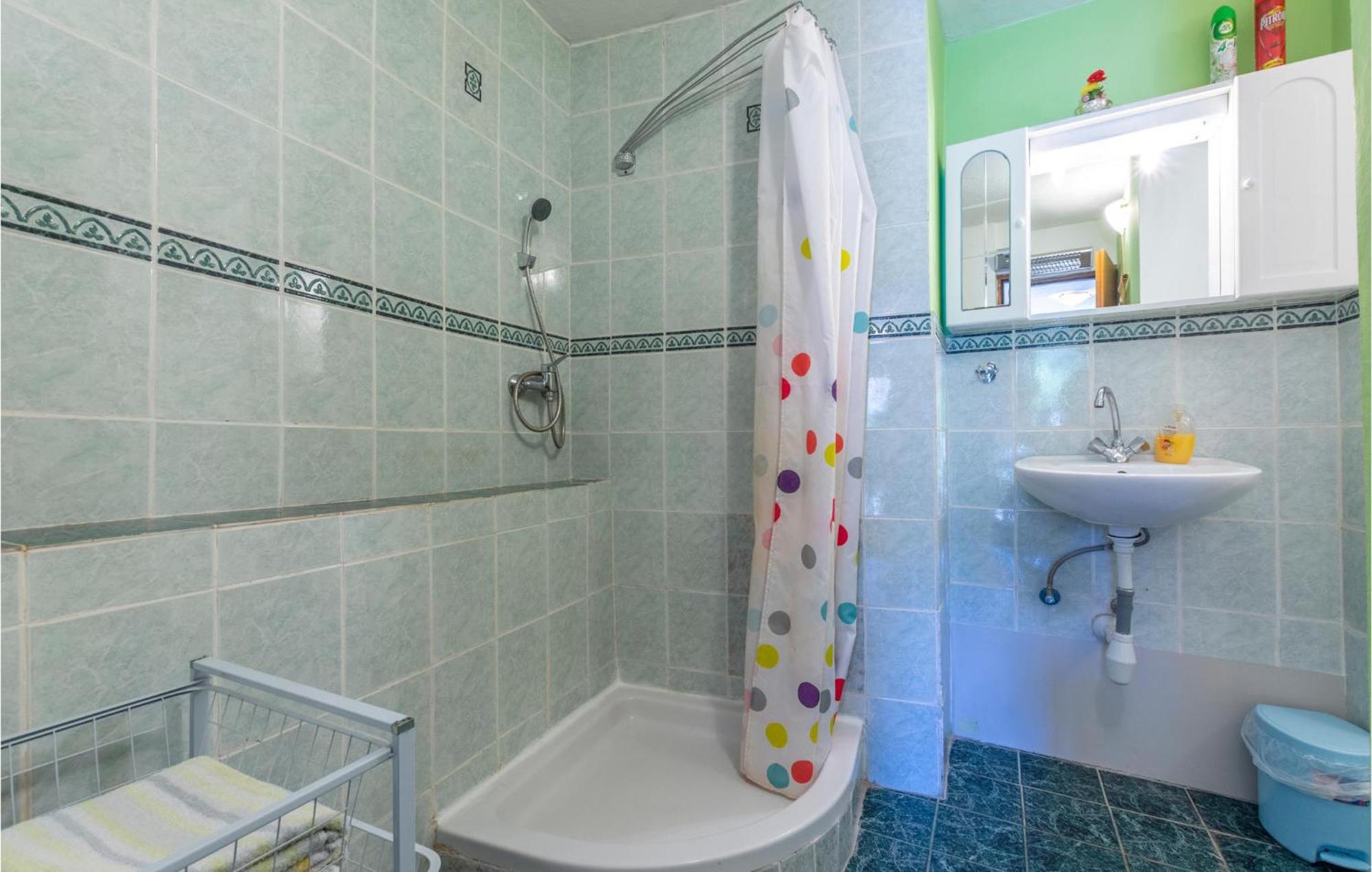 Lovely In With Kitchen Apartment *