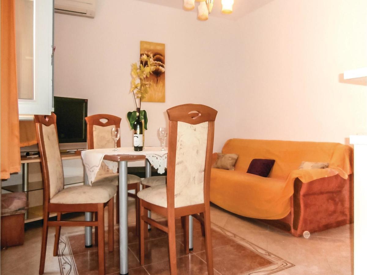 Lovely In With Kitchen Apartment