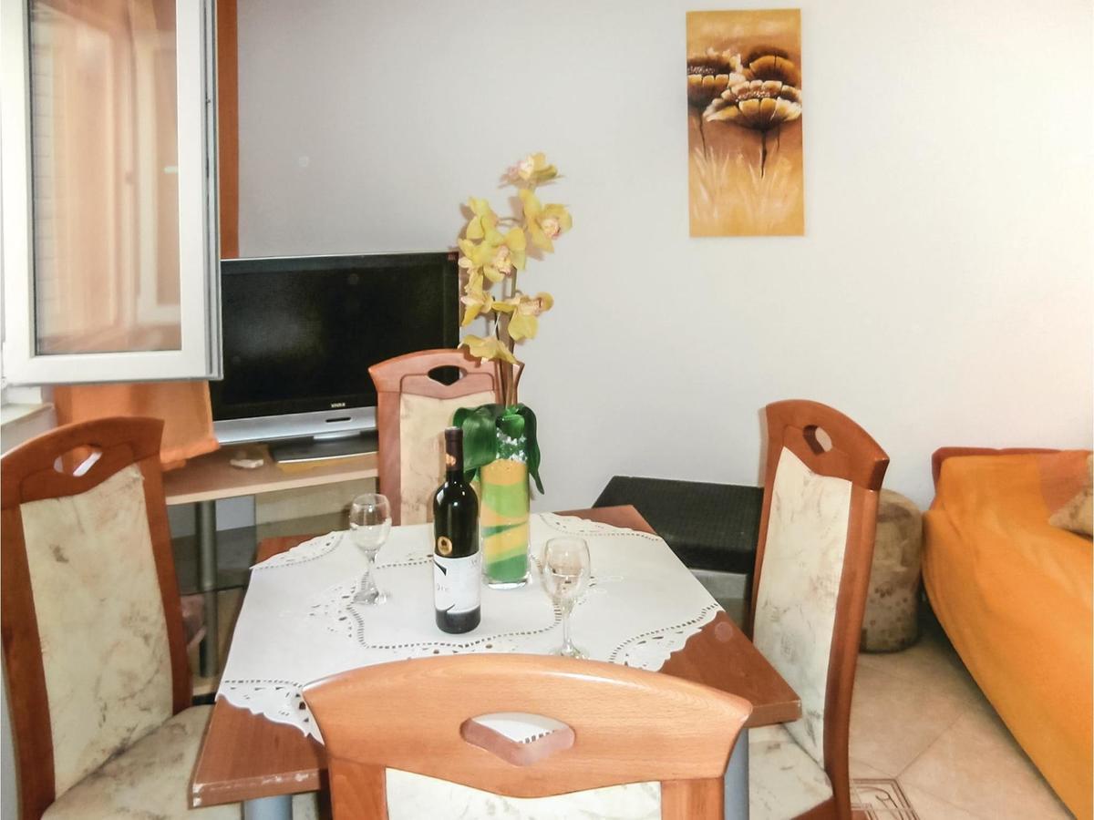Lovely In With Kitchen * Omis